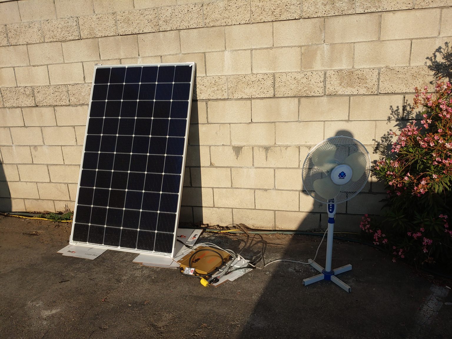 Solar Tribrid Mini Batteryless Inverter for 1200W Solar Panels