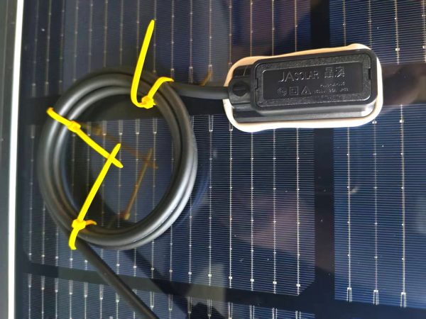 JA Solar Bifacial 435W Seal and cord